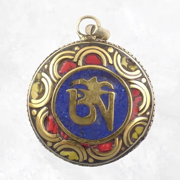 Pendentif orné du Om tibétain couleur lapis lazuli - Pendentifs tibétains bouddhistes