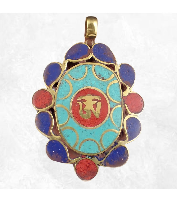 Pendentif tibétain OM en laiton et pierres fantaisie.