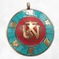 Bijou tibétain pendentif rond Om mantra - Pendentifs tibétains bouddhistes