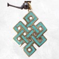 Collier tibétain avec noeud de l'infini turquoise.