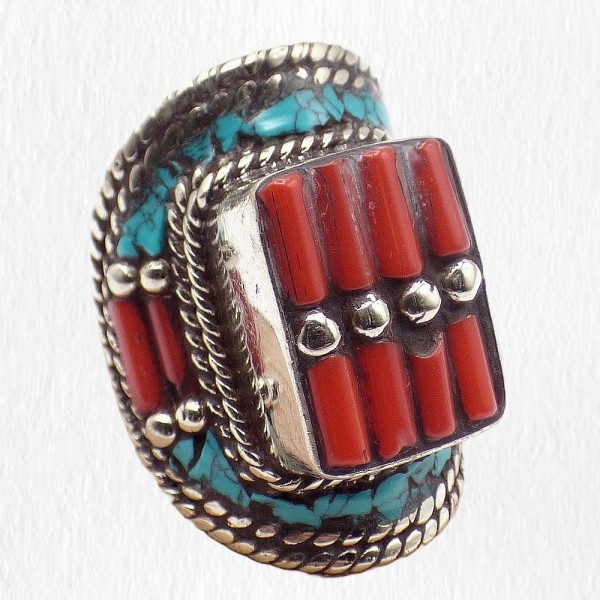Grosse bague Tibétaine Turquoise Corail bâtonnets