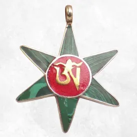 Pendentif tibétain symbole bouddhiste Om en malachite - Pendentifs tibétains bouddhistes
