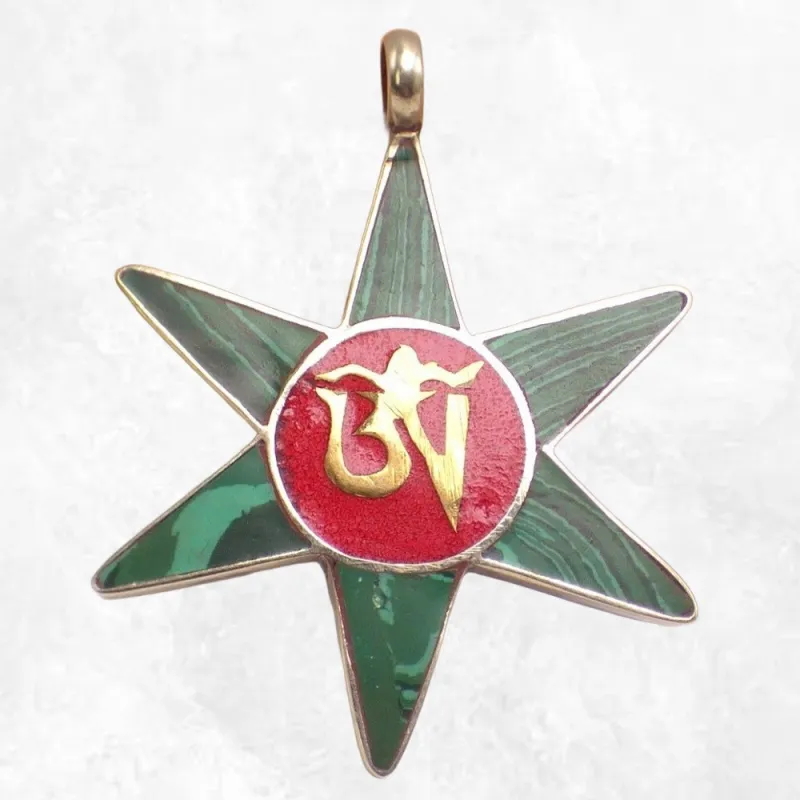 Pendentif tibétain symbole bouddhiste Om en malachite - Pendentifs tibétains bouddhistes