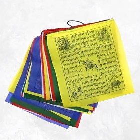 Drapeau de prières 25 drapeaux Moyen modèle 12 x 18 cm