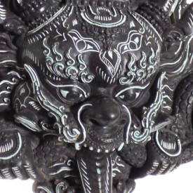 Statue Masque Mahakala, un Gardien Mystique aux Pouvoirs Protecteurs