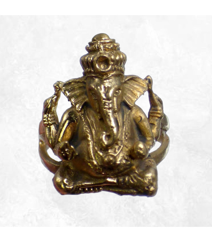 Bague Ganesh en métal jaune fabriquée au Népal.