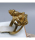 Bague Ganesh en métal jaune fabriquée au Népal.