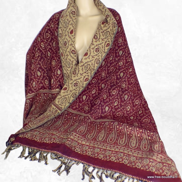 Châle népalais épais et chaud, idéal pour méditation ou salon.