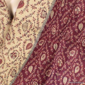 Châle népalais épais et chaud, idéal pour méditation ou salon.