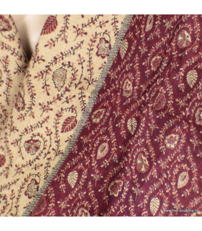 Châle népalais épais et chaud, idéal pour méditation ou salon.