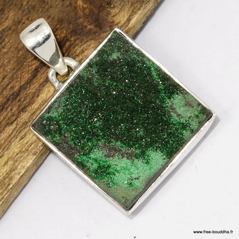 Pendentif Grenat Uvarovite carré - Bijoux en Grenat Uvarovite