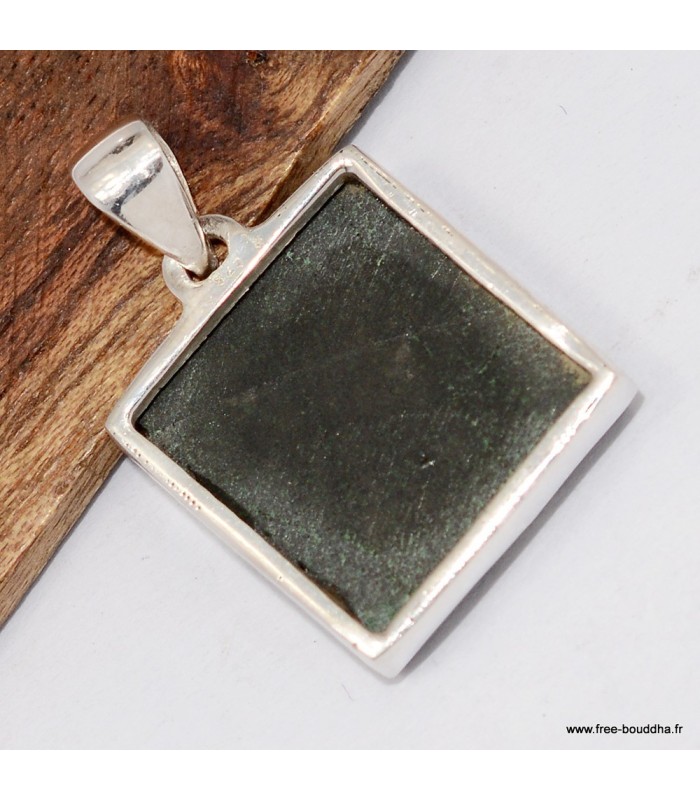 Pendentif Grenat Uvarovite carré