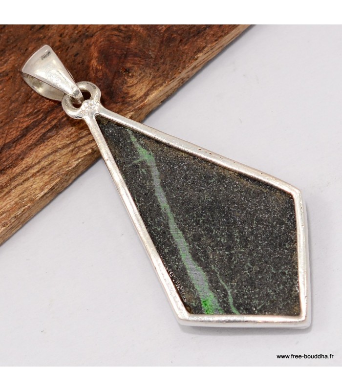 Pendentif Grenat Uvarovite forme losange