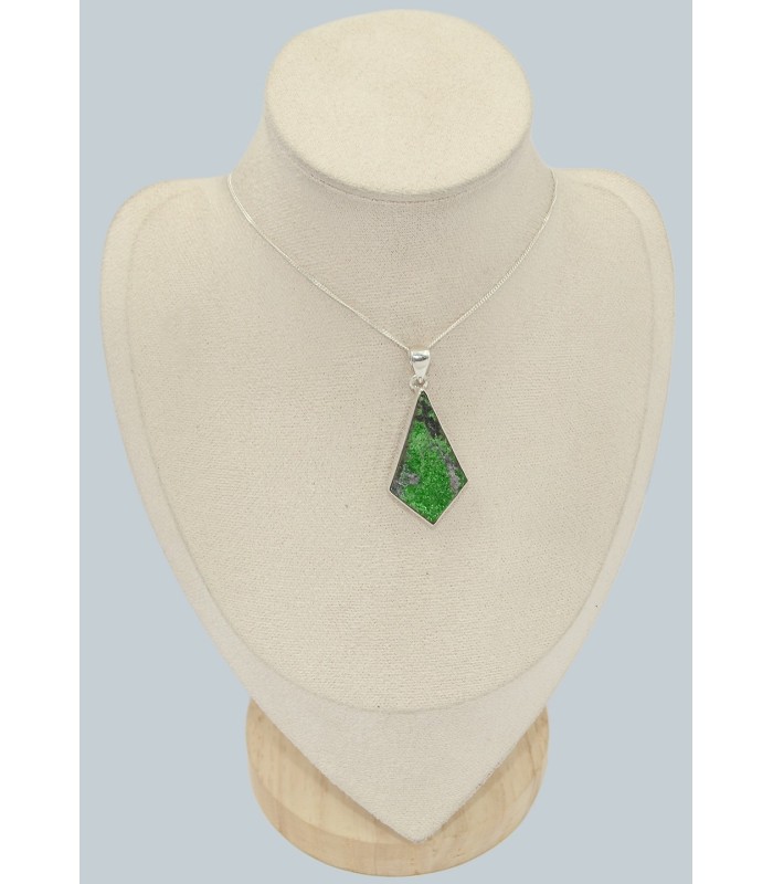 Pendentif Grenat Uvarovite forme losange