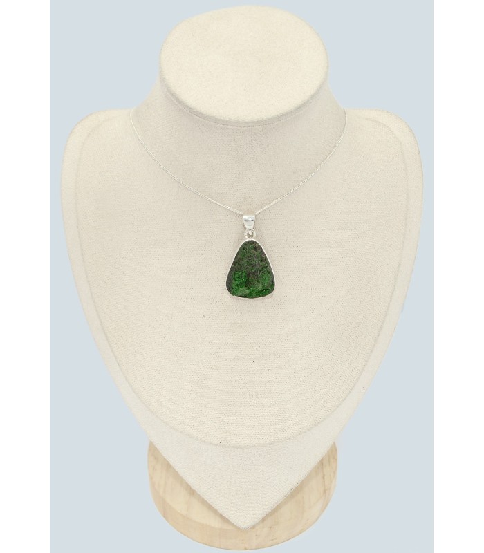 Pendentif Grenat vert Uvarovite forme libre