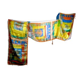 Grand Drapeau Tibétain en Soie – 4,5m x 70cm – Artisanat du Népal 