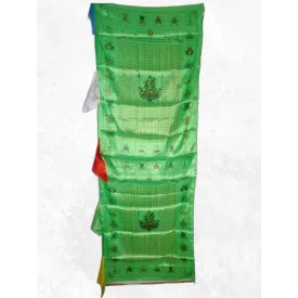 Grand drapeau bouddhiste Tara Verte en soie 1,9 m - Drapeaux tibétains