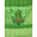 Grand drapeau bouddhiste Tara Verte en soie 1,9 m - Drapeaux tibétains