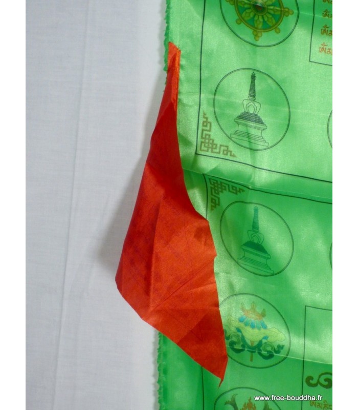 Drapeau bouddhiste Tara Verte en soie, artisanal du Népal.