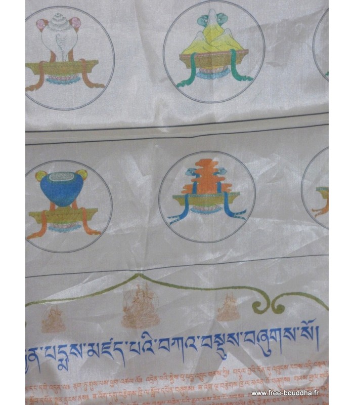 Drapeau bouddhiste en soie artisanale du Népal.