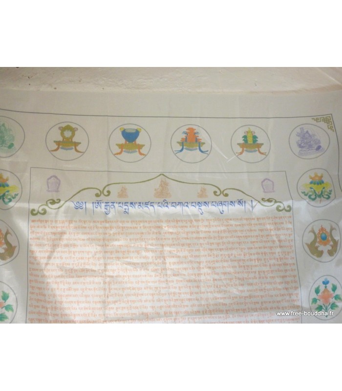 Drapeau bouddhiste en soie artisanale du Népal.