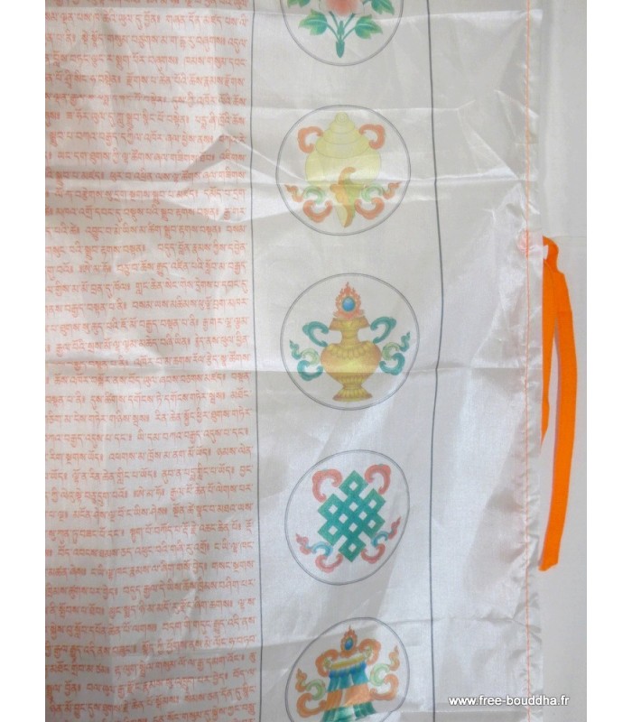 Drapeau bouddhiste en soie artisanale du Népal.