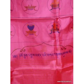 Grand drapeau bouddhiste Chenrezi en soie 1,9 m - Drapeaux tibétains