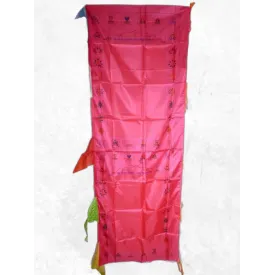 Grand drapeau bouddhiste Chenrezi en soie 1,9 m - Drapeaux tibétains