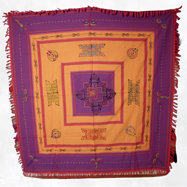 Nappe tibétaine en coton épais aux tons violet et safran.