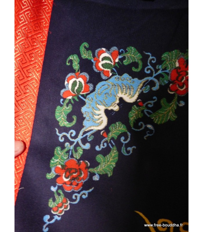 Tenture bhoutanaise en soie sauvage, motif harmonieux.