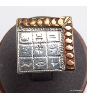 Bague Touareg en argent, cuivre et laiton, taille 56.