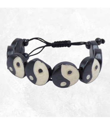 Bracelet tibétain artisanal en os de buffle, unique et ajustable.