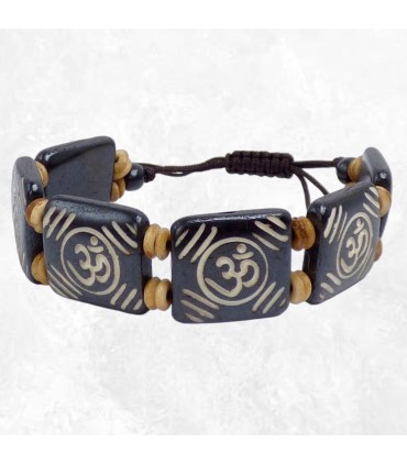 Bracelet bouddhiste en os de buffle gravé main Om.