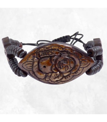 Bracelet bouddhiste artisanal en os de buffle, unique et ajustable.