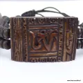 Bracelet tibétain rectangulaire sculpté du Om - Bracelets tibétains bouddhistes
