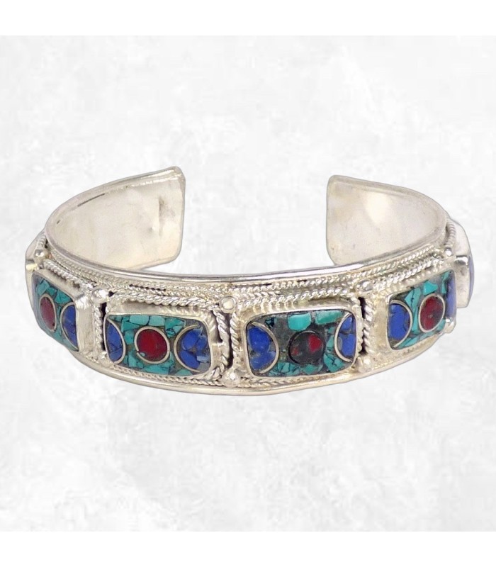 Bracelet tibétain jonc en métal blanc avec turquoise naturelle.