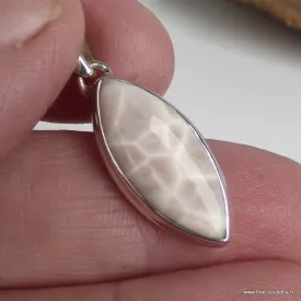 Pendentif Natrolite rose authentique - Forme marquise - BIjoux en Natrolite
