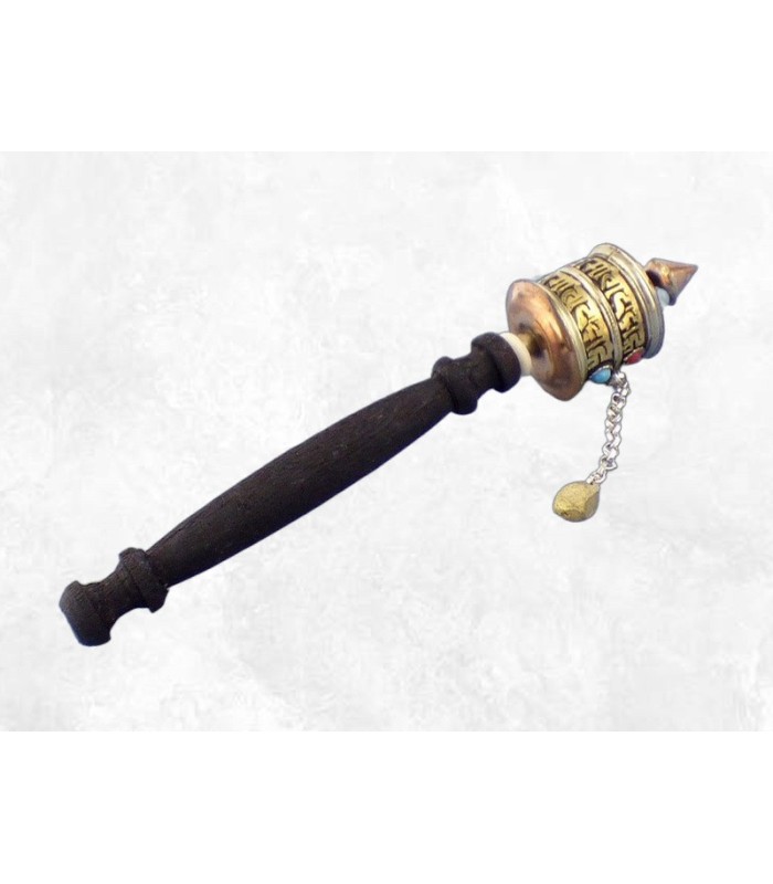 Moulin tibétain en métal, léger et pratique.