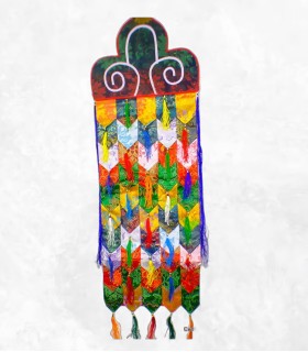 Tenture tibétaine en coton brodé avec pompons, 32 cm.