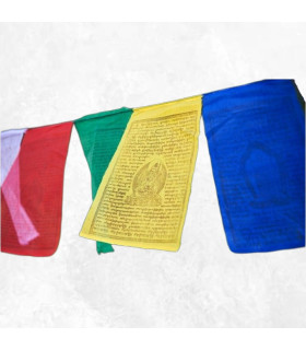 Drapeaux tibétains en coton, imprimés de mantras divins.
