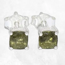 Clous d'oreilles carrés en Moldavite facettée - Bijoux en Moldavite