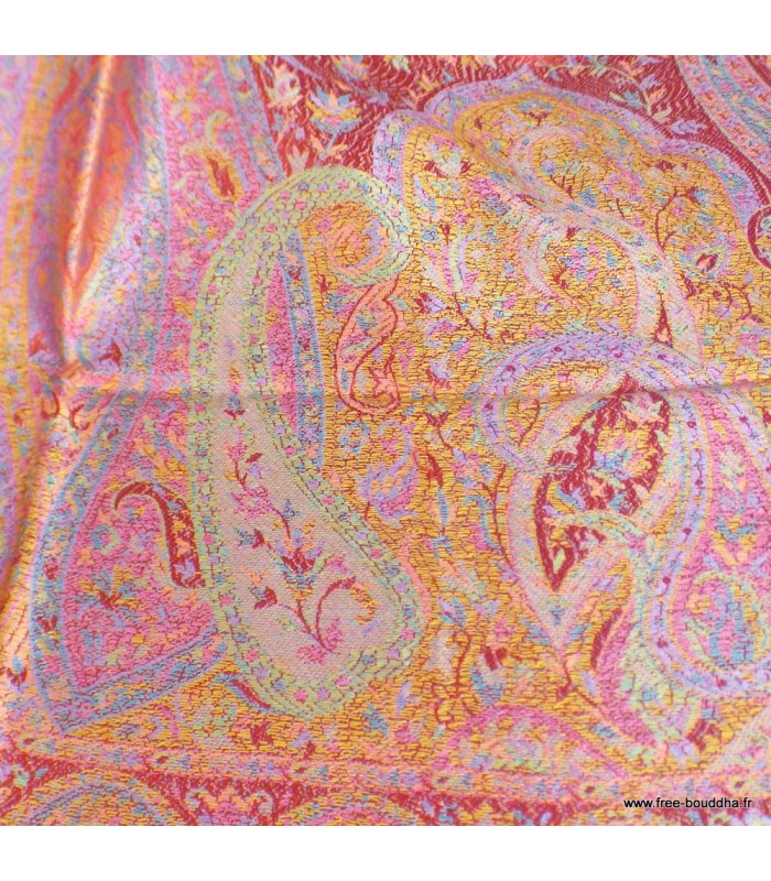 Étole en soie rouge multicolore – Artisanat, reflets moirés et douceur