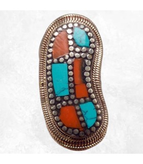 Bague népalaise artisanale en métal blanc et pierres fantaisie.