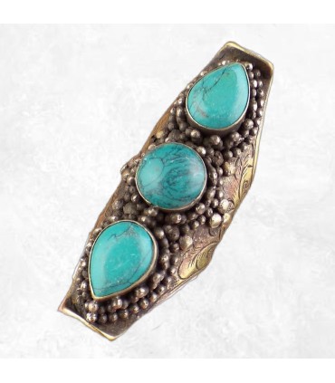 Bague tibétaine en laiton vieilli avec 3 turquoise.