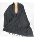 Châle en laine de yak gris, chaud et artisanal.