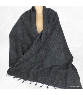 Châle en laine de yak gris, chaud et artisanal.