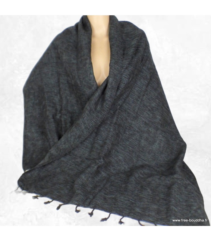 Châle en laine de yak gris, chaud et artisanal.