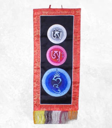 Tenture bouddhiste noire en coton brodé, 70x31 cm, artisanale.