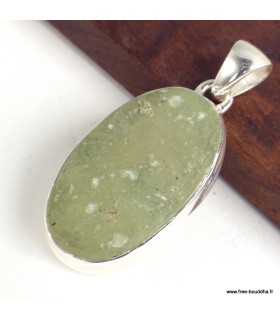Pendentif oval en Préhnite brute