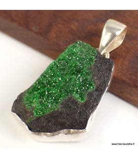 Pendentif Grenat Uvarovite sur roche-mère argent 925